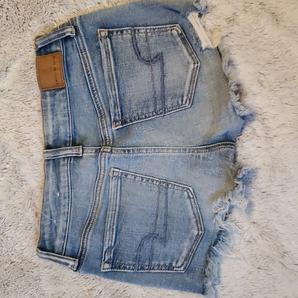 American Eagle Outfitters distressed denim short shorts size 2 - Picture 4 of 4